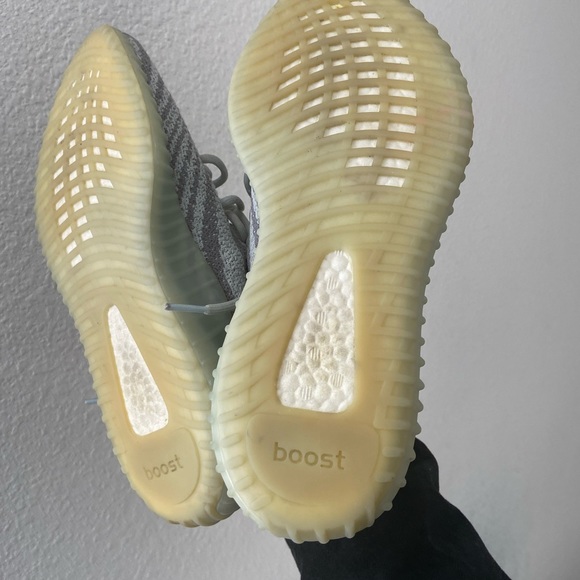 Yeezy 350 v2 blue tint - Picture 2 of 2